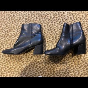 🔴Black booties size 8